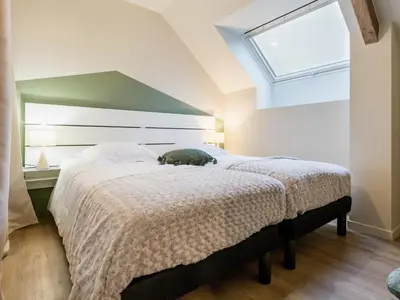 Un ou plusieurs lits dans un hébergement de l'établissement Gîte familial rénové près du Canal de Nantes avec jardin, terrasse, wifi et chambres mansardées - FR-1-306-1263