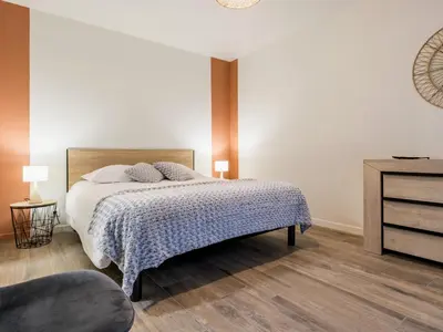 Un ou plusieurs lits dans un hébergement de l'établissement Gîte familial rénové près du Canal de Nantes avec jardin, terrasse, wifi et chambres mansardées - FR-1-306-1263