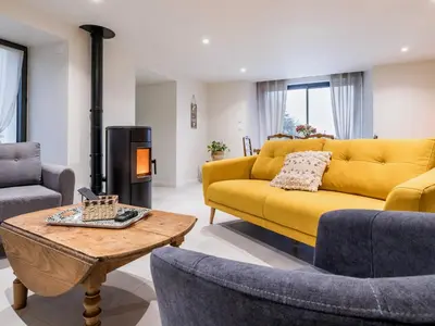 Coin salon dans l'établissement Gîte familial rénové près du Canal de Nantes avec jardin, terrasse, wifi et chambres mansardées - FR-1-306-1263