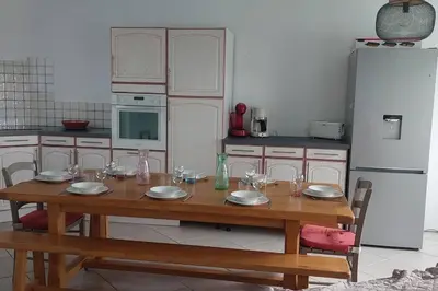 Cuisine ou kitchenette dans l'établissement La Bessonnette proche Puy du Fou