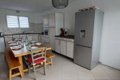 Cuisine ou kitchenette dans l'établissement La Bessonnette proche Puy du Fou