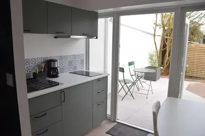 Cuisine ou kitchenette dans l'établissement Studio confortable avec terrasse privée