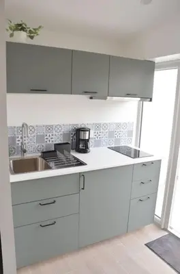 Cuisine ou kitchenette dans l'établissement Studio confortable avec terrasse privée