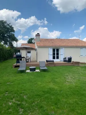 Jardin de l'établissement Belle maison 6 personnes à 2min du Lac du Jaunay, et 15min des plages Vendéennes