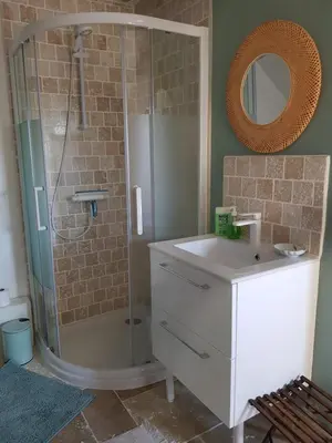 Salle de bains dans l'établissement Chambre double dans longère