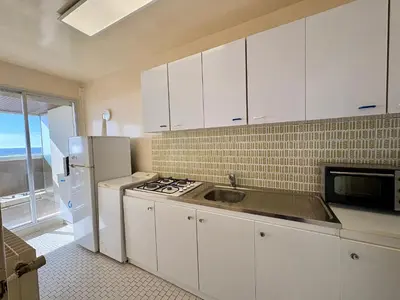 Cuisine ou kitchenette dans l'établissement Studio alcôve à Saint Jean de Monts avec balcon et garage, proche plage - FR-1-323-417