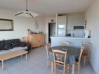 Cuisine ou kitchenette dans l'établissement Appartement spacieux 5 pers face à la mer, animaux admis - FR-1-323-485