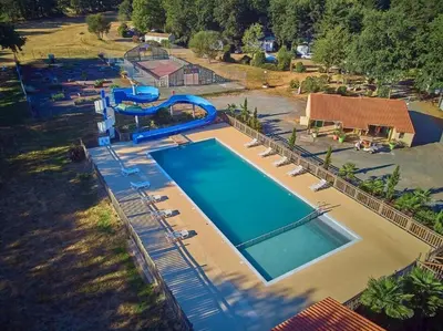 Piscine de l'établissement Mobil home Clim PUY du FOU 2Chb / 5Pers ou située à proximité