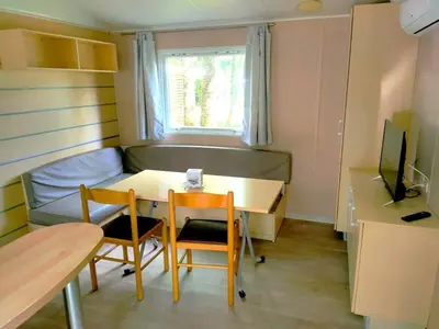 Télévision ou salle de divertissement dans l'établissement Mobil home Clim PUY du FOU 2Chb / 5Pers
