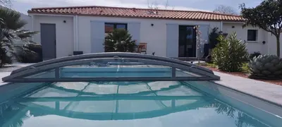 Piscine de l'établissement Claire & Co Chambre d'hôtes ou située à proximité