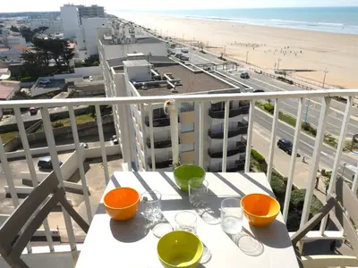 Vue générale sur la mer ou vue sur la mer prise depuis l'appartement