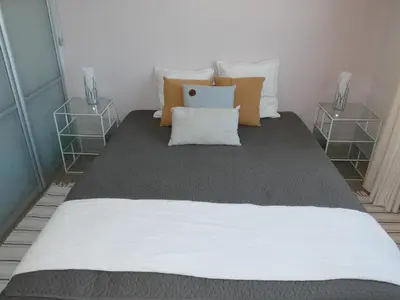 Un ou plusieurs lits dans un hébergement de l'établissement Bel appartement 1 chambre pour 5 personnes près de la plage - FR-1-323-412