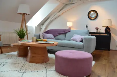 Coin salon dans l'établissement Grand loft 110m Cœur historique Angers et parking privé Rare