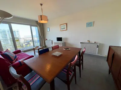 Télévision ou salle de divertissement dans l'établissement Appartement lumineux proche de la plage pour 5 pers - FR-1-323-312