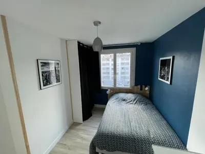 Un ou plusieurs lits dans un hébergement de l'établissement Grand appartement cosy 4ch