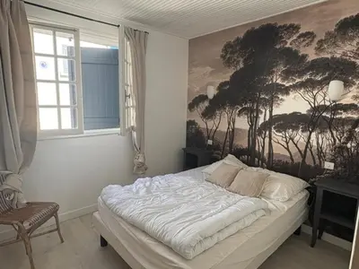 Un ou plusieurs lits dans un hébergement de l'établissement Maison pour 6 pers. proche forêt, terrasse, animaux admis - FR-1-323-469