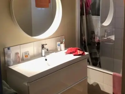 Salle de bains dans l'établissement Maison pour 6 pers. proche forêt, terrasse, animaux admis - FR-1-323-469