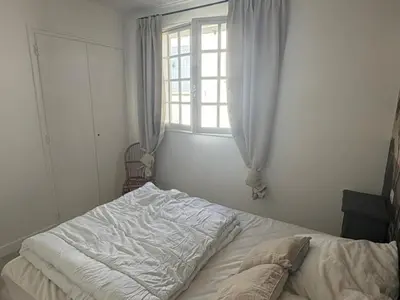Un ou plusieurs lits dans un hébergement de l'établissement Maison pour 6 pers. proche forêt, terrasse, animaux admis - FR-1-323-469
