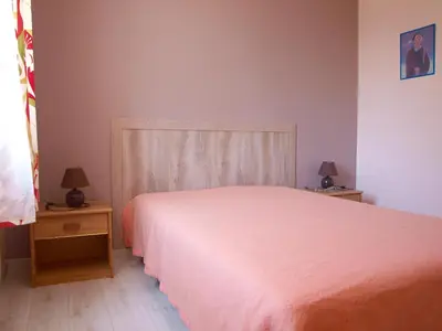 Un ou plusieurs lits dans un hébergement de l'établissement Vacances à Saint-Jean-de-Monts : Pavillon intime 6 pers., proche plage et commerces - FR-1-323-369