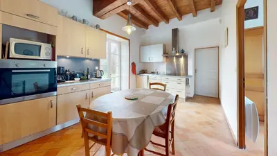 Cuisine ou kitchenette dans l'établissement Gite Les Fragonnettes