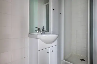 Salle de bains dans l'établissement À 50m de la plage, Appartement vue mer