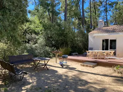 Jardin de l'établissement Spacieuse maison à St Jean de Monts, animaux admis, parking - FR-1-323-495