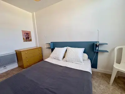 Un ou plusieurs lits dans un hébergement de l'établissement Magnifique vue mer, apt 2 chambres pour 5 pers, proche avenue de la Mer - FR-1-323-311