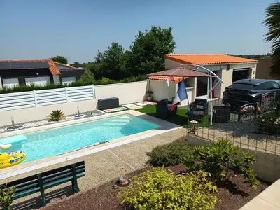 Piscine de l'établissement Le Studio ou située à proximité