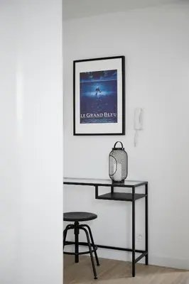 Télévision ou salle de divertissement dans l'établissement Le Grand Bleu - Wifi fibre/Linge/Accès cour