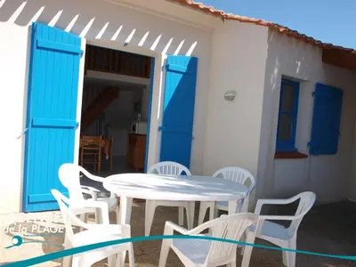Terrasse ou espace extérieur de l'établissement Maison familiale à Saint-Jean-de-Monts, piscine commune, parking privé - FR-1-323-377