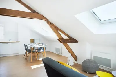 Coin salon dans l'établissement Minuit à Paris - Wifi fibre/Linge/Parking