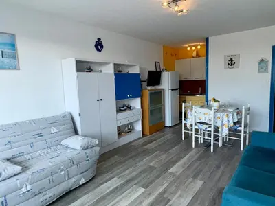 Cuisine ou kitchenette dans l'établissement Studio charmant face mer à Saint-Jean-de-Monts avec parking privé - FR-1-323-428