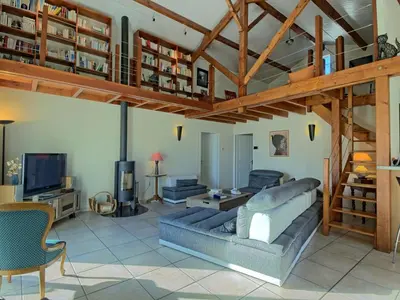 Coin salon dans l'établissement Holiday Home Charme de la Fradinière by Interhome
