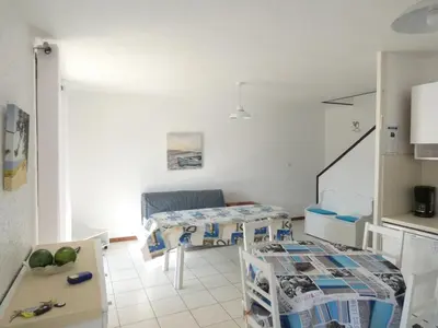 Cuisine ou kitchenette dans l'établissement Maison 2 Chambres près Plage et Commerces - Parking Privé - FR-1-323-366