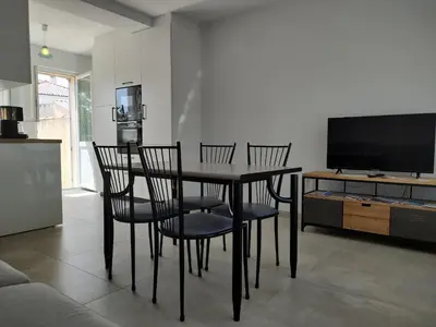 Télévision ou salle de divertissement dans l'établissement Maison Familiale Proche Mer - 5 Pers, Saint Jean de Monts - FR-1-323-410