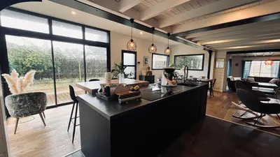 Télévision ou salle de divertissement dans l'établissement Maison d'architecte de la Parée