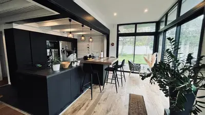 Cuisine ou kitchenette dans l'établissement Maison d'architecte de la Parée