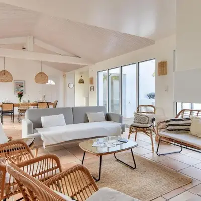 Maison pour 14 - 150 m de la plage de la Clère