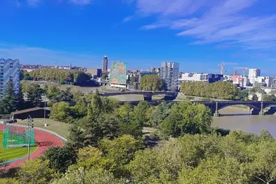 Vue générale sur Nantes ou vue de la ville depuis l'appartement