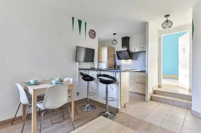 Cuisine ou kitchenette dans l'établissement Violette Villa - Piscine