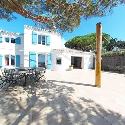 Maison confortable face à la mer