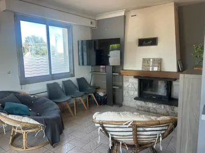 Coin salon dans l'établissement Maison a étages bord de mer