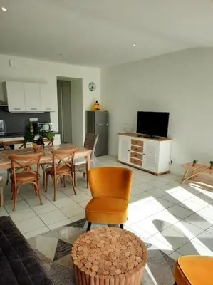 Télévision ou salle de divertissement dans l'établissement Appart magnifique avec une vue exceptionnelle OLERON