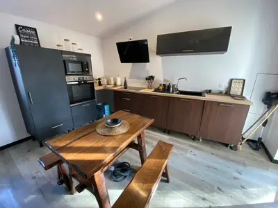 Cuisine ou kitchenette dans l'établissement Maisonnette 2/4 personnes en bord de sevre