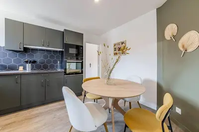Cuisine ou kitchenette dans l'établissement L'hermès, raffiné et élégant