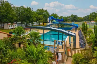 Piscine de l'établissement Mobil-home 5 places ou située à proximité