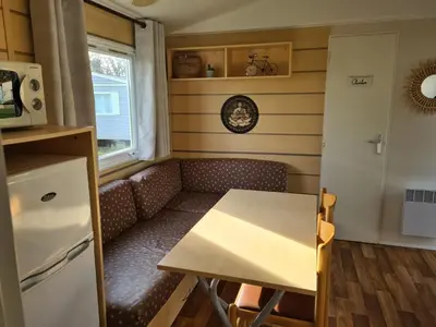 Cuisine ou kitchenette dans l'établissement Mobil-home 5 places