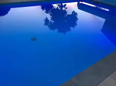 Piscine de l'établissement Charmant T3 privé avec vue et accès piscine ou située à proximité