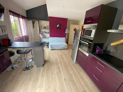 Cuisine ou kitchenette dans l'établissement Charmant T3 privé avec vue et accès piscine