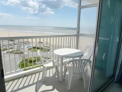 Balcon ou terrasse dans l'établissement Studio spacieux 4 pers. - Proche plage - Belle vue mer - FR-1-323-416